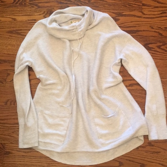 Scrunch Turtleneck Sweater - Picture 9 of 9